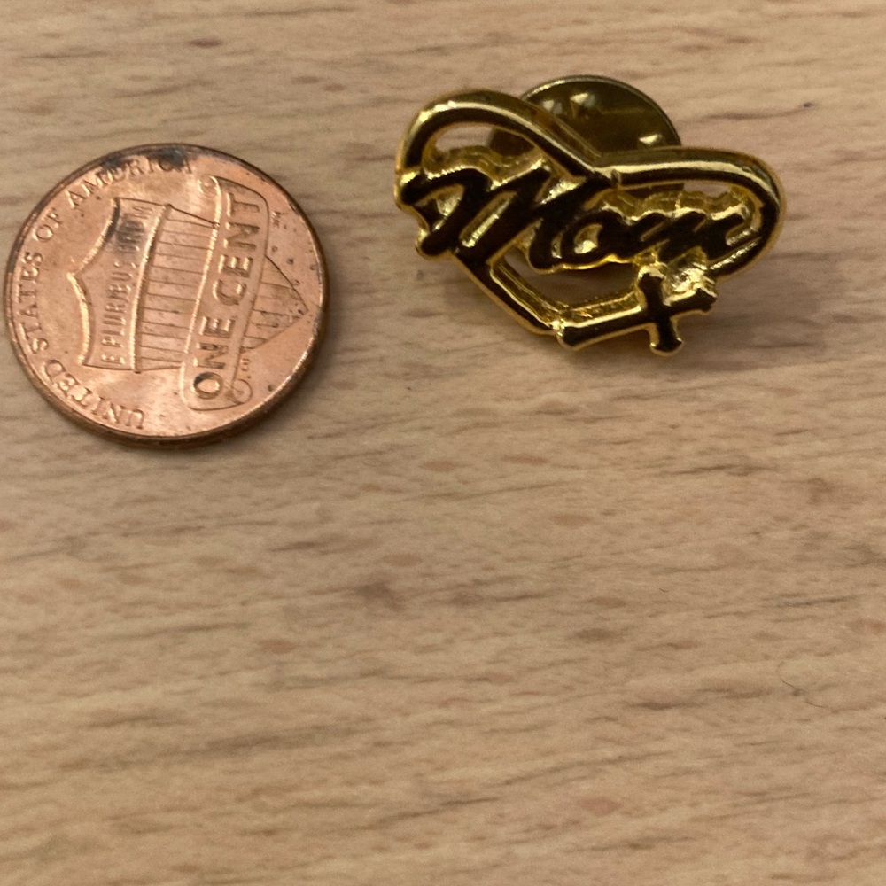 Christian Witness  “Mom” with Cross  Brooch Pin Gold - NWT - Picture 3 of 5